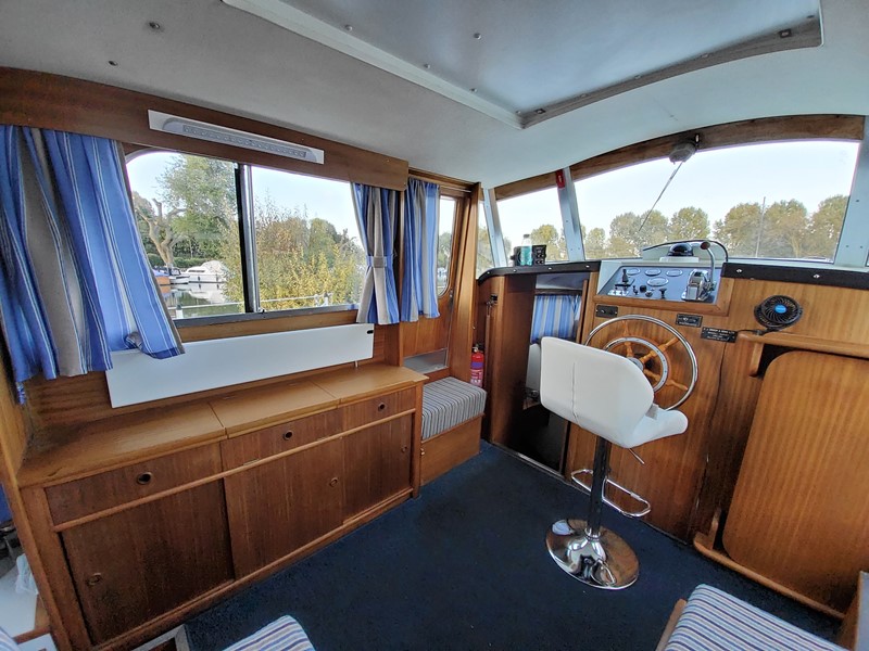 Broom 30 Flybridge Boat for Sale, "Aloma" at Jones Boatyard