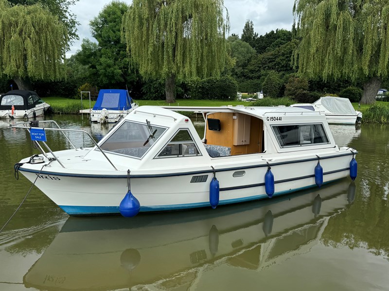 Sheerline 740 Finesse Boat for Sale, "Iris"