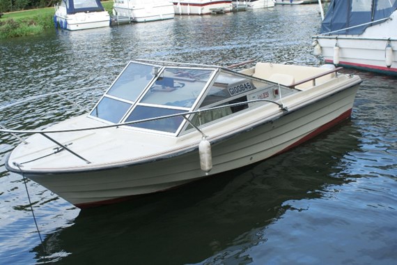 Draco 2000 DC boats for sale at Jones Boatyard