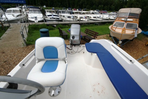 Quicksilver 420 Flamingo boats for sale at Jones Boatyard