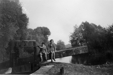 Children on the Lock historical nav